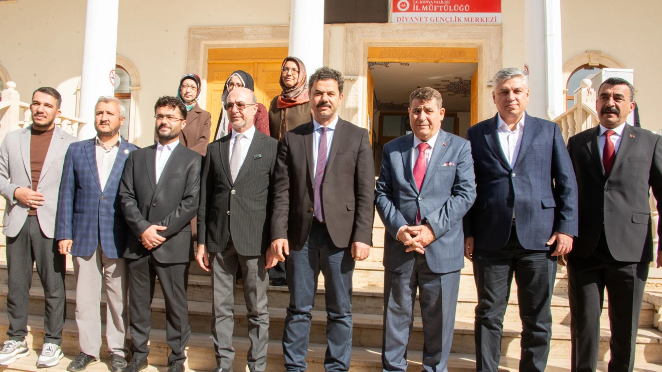 Başkan Pekyatırmacı ve Rektör Yılmaz, cuma namazı sonrası öğrenciler ve personelle buluştu